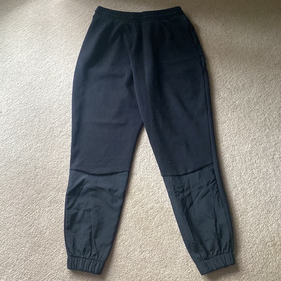 Gymshark | Venture Joggers in Black Size S - Picture 3 of 3